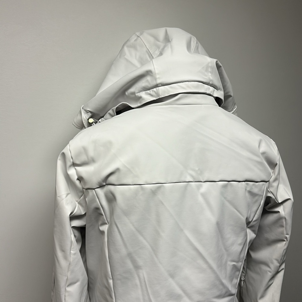 Women’s Ski Descente Jacket in White - Picture 10 of 15